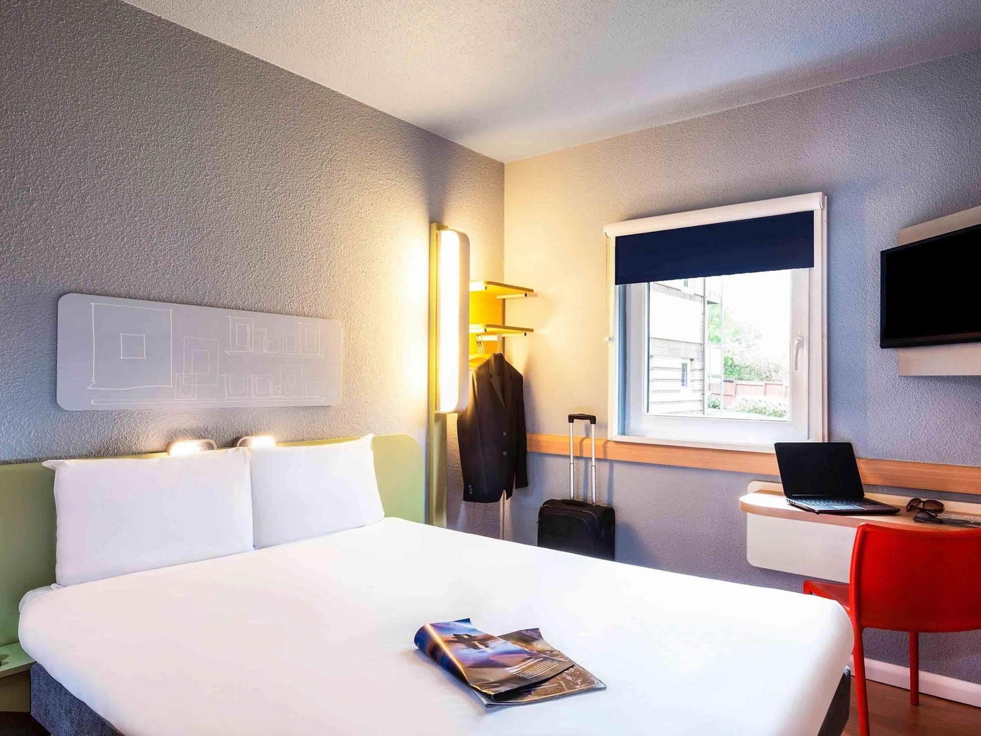 Hotel ibis budget Cergy St Christophe Exterior foto