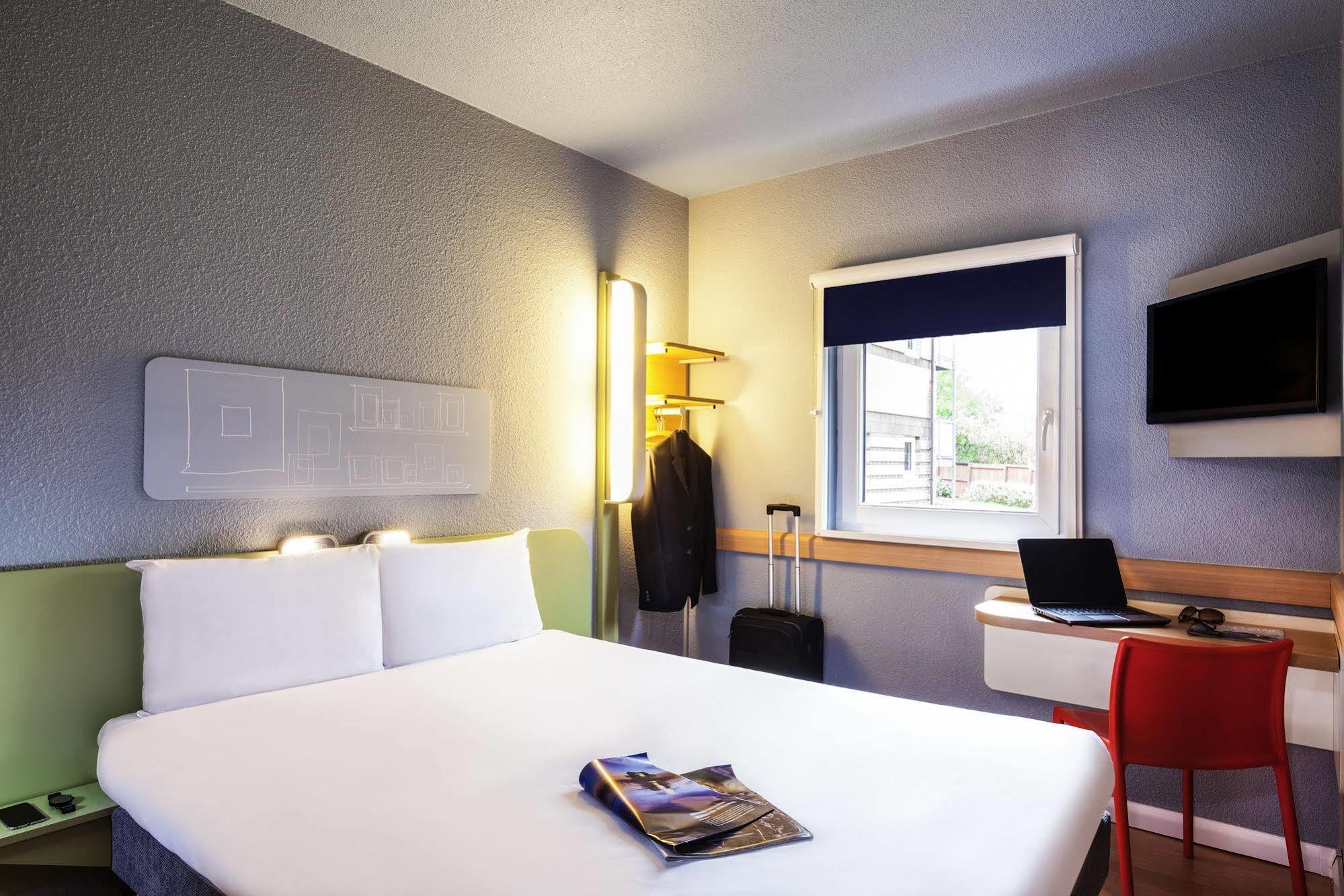 Hotel ibis budget Cergy St Christophe Exterior foto